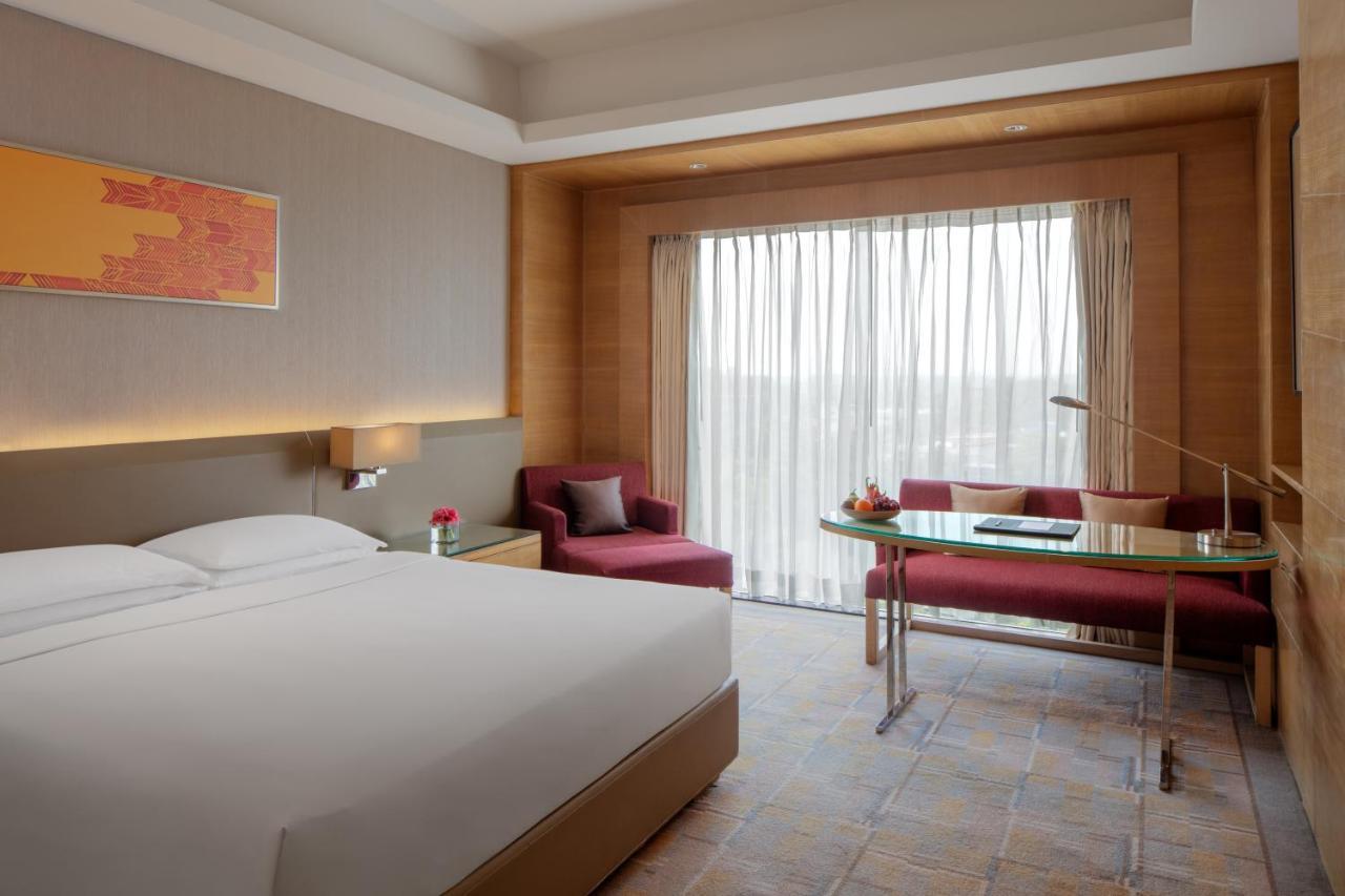 King Room Bathtub & Disc on F&B,1263348469:JPEG