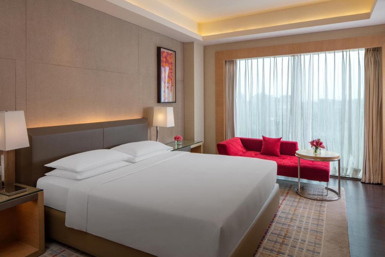King Bed Pool View Balcony Bathtub & Club Access Unlimited Complimentary IMFL beverages from 1800 HRS to 2000 HRS