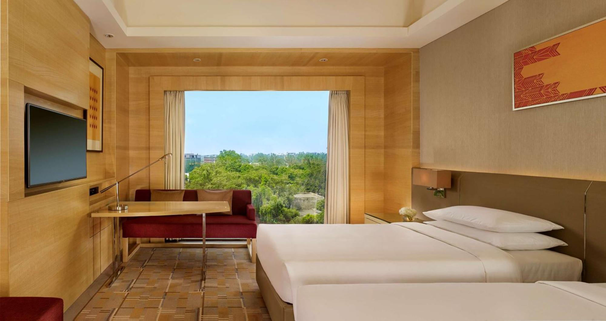 2 Twin Beds Bathtub & Club Access Unlimited Complimentary IMFL beverages from 1800 HRS to 2000 HRS,1456115254:JPEG